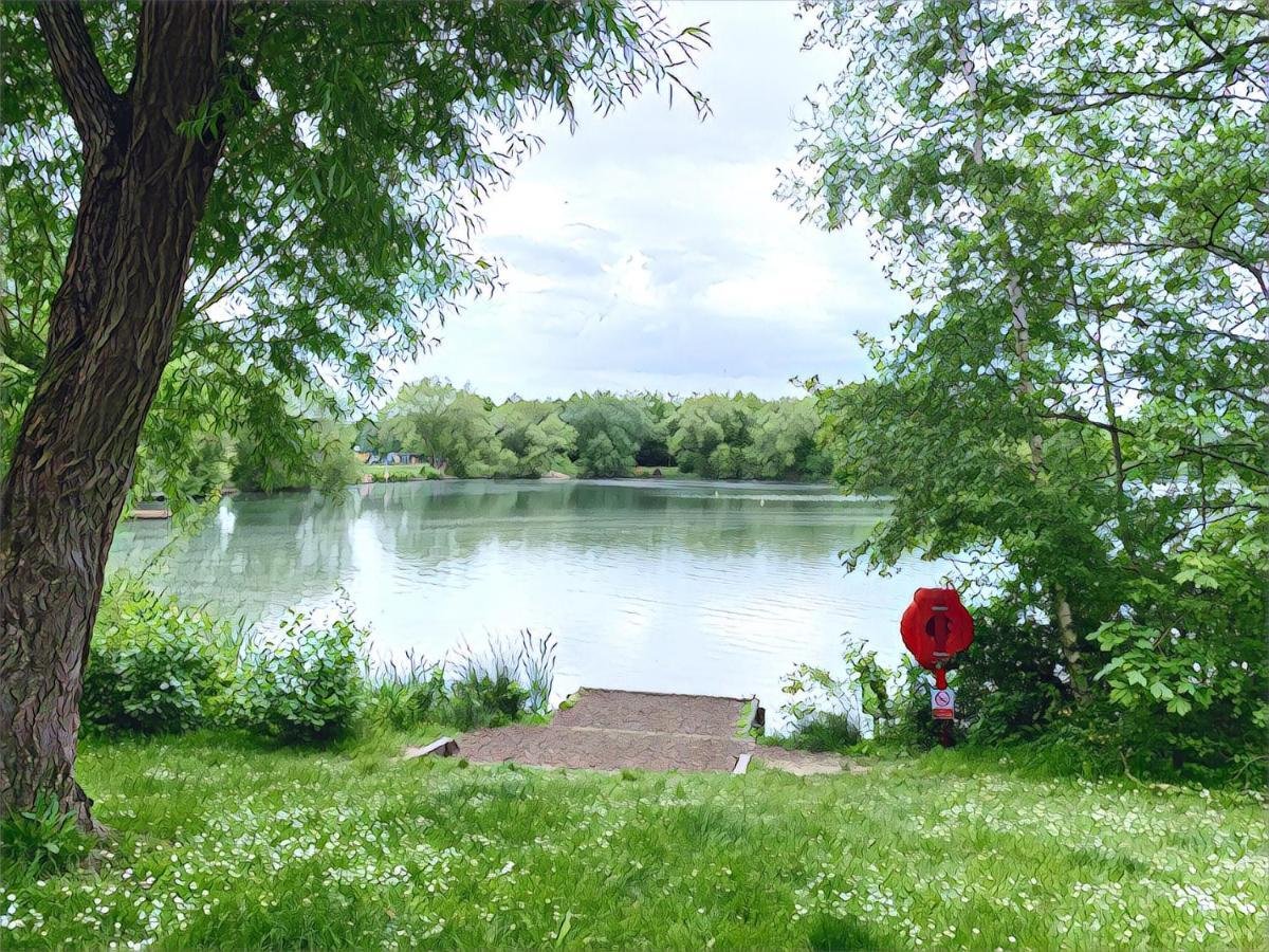 The Lake House, ووكينغ المظهر الخارجي الصورة
