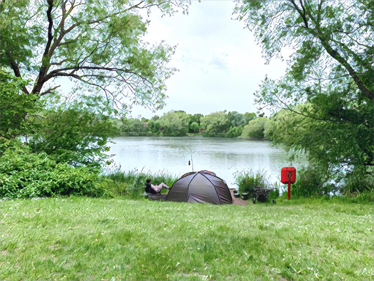 The Lake House, ووكينغ المظهر الخارجي الصورة